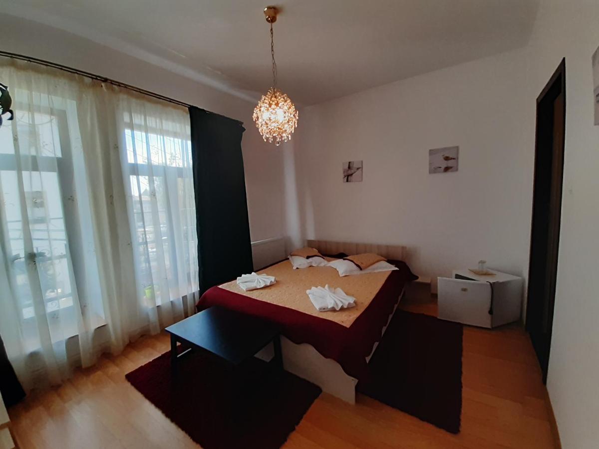 Copou Holding House Apartamento Iasi Exterior foto