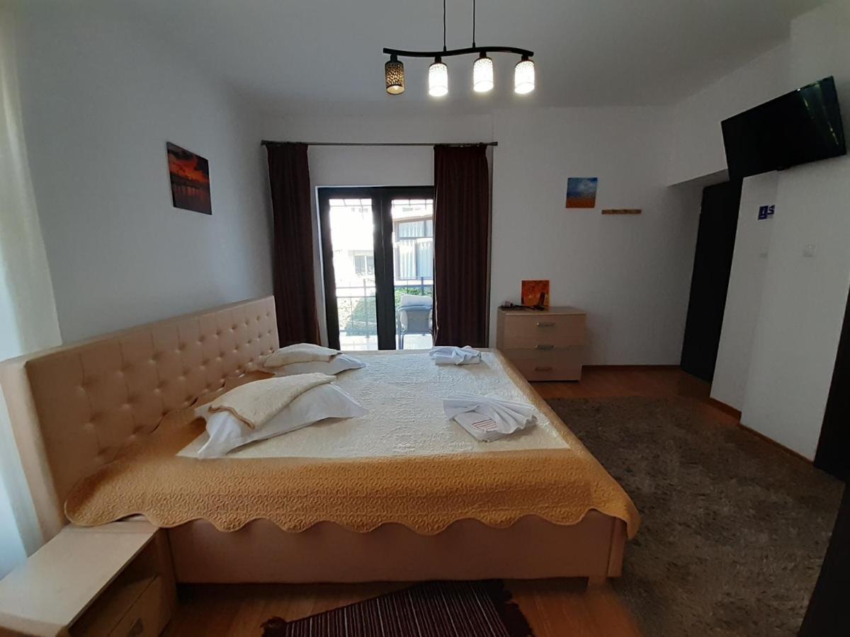 Copou Holding House Apartamento Iasi Exterior foto