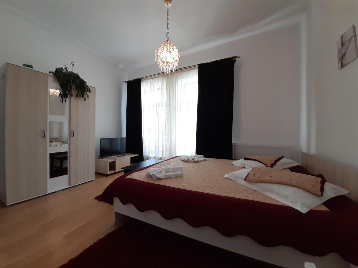Copou Holding House Apartamento Iasi Exterior foto
