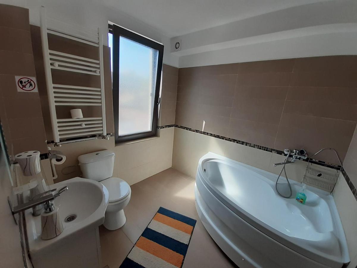 Copou Holding House Apartamento Iasi Exterior foto