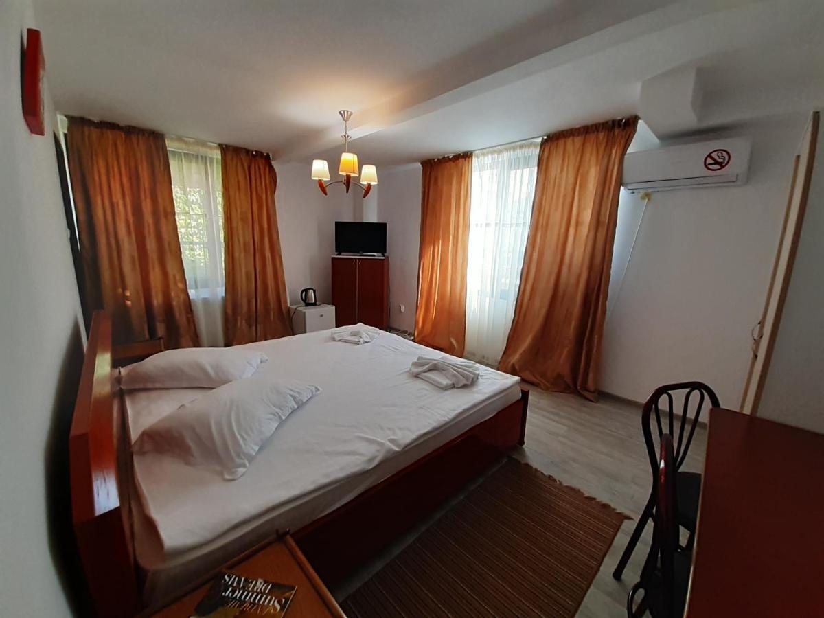 Copou Holding House Apartamento Iasi Exterior foto