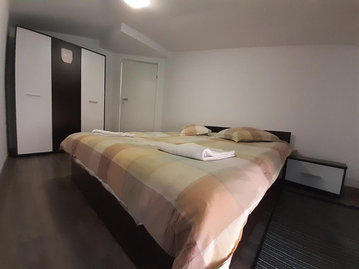 Copou Holding House Apartamento Iasi Exterior foto
