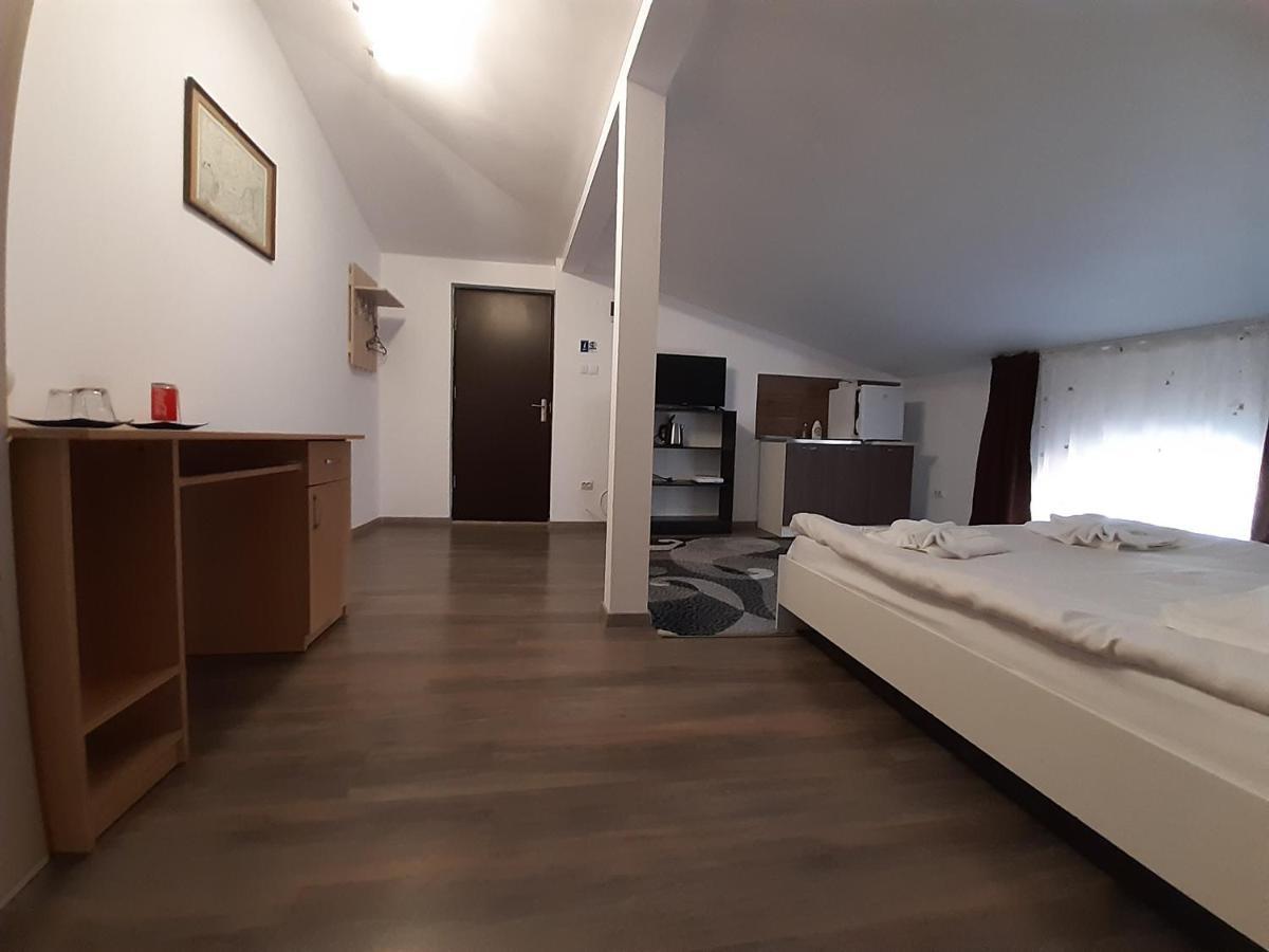 Copou Holding House Apartamento Iasi Exterior foto