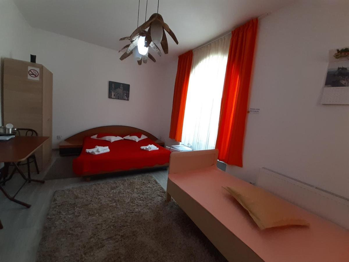 Copou Holding House Apartamento Iasi Exterior foto