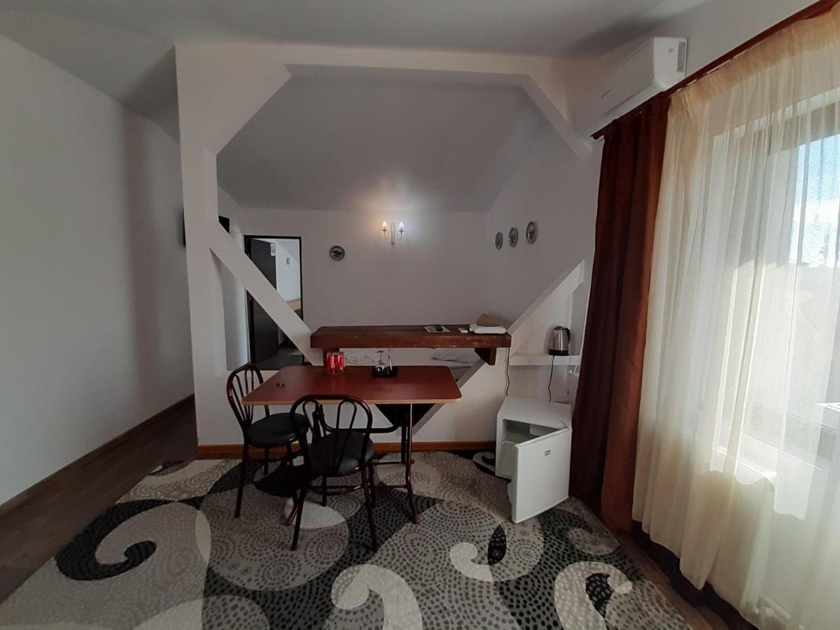 Copou Holding House Apartamento Iasi Exterior foto