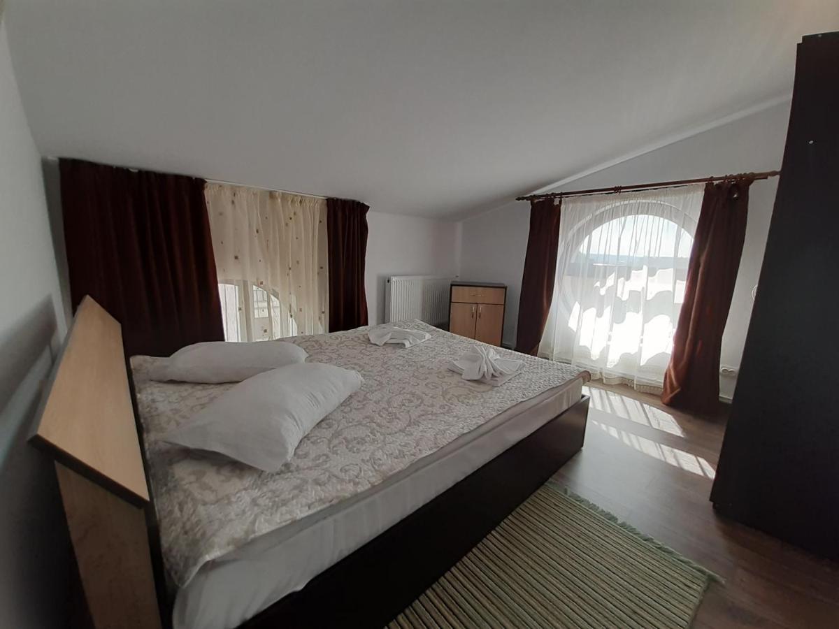 Copou Holding House Apartamento Iasi Exterior foto