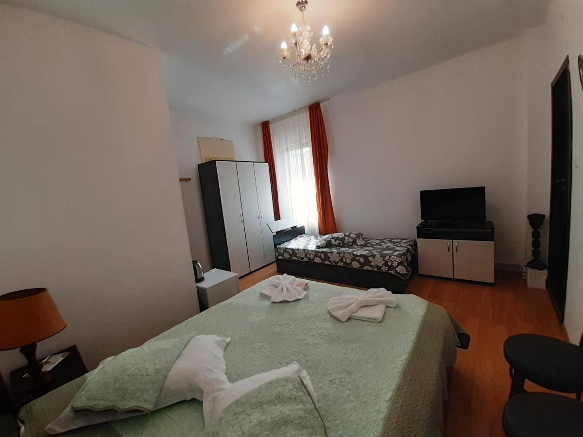 Copou Holding House Apartamento Iasi Exterior foto